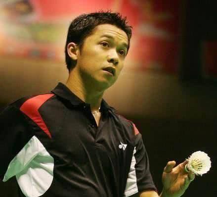 “足球欺诈者”与佐治亚州钢铁的约会并在Netflix上出演的Netflix在美国逃离英国后被捕。.