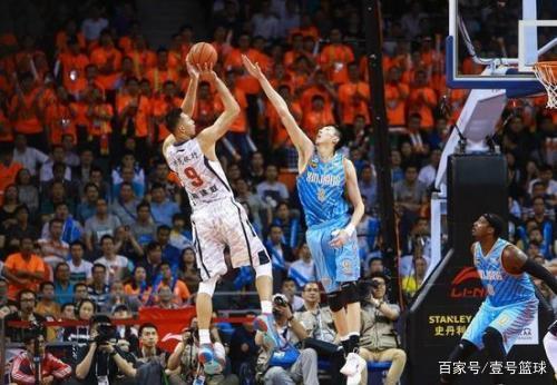 队依然稳居 队依然稳居